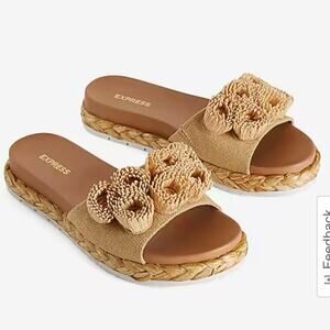 NEW Express Woven Flower Strap Flat Sandals sz 8 Straw Braided Floral Summer